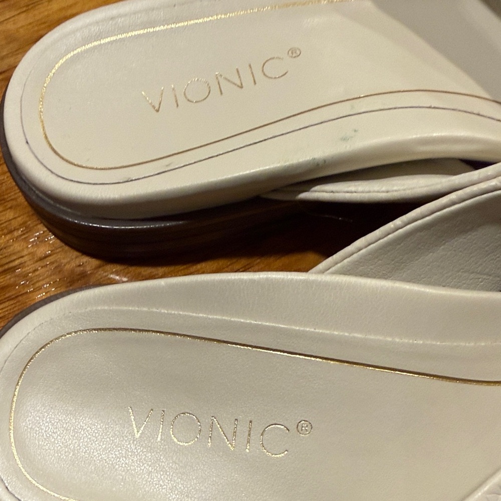 Vionic Cream Thong Sandals - Picture 3 of 7
